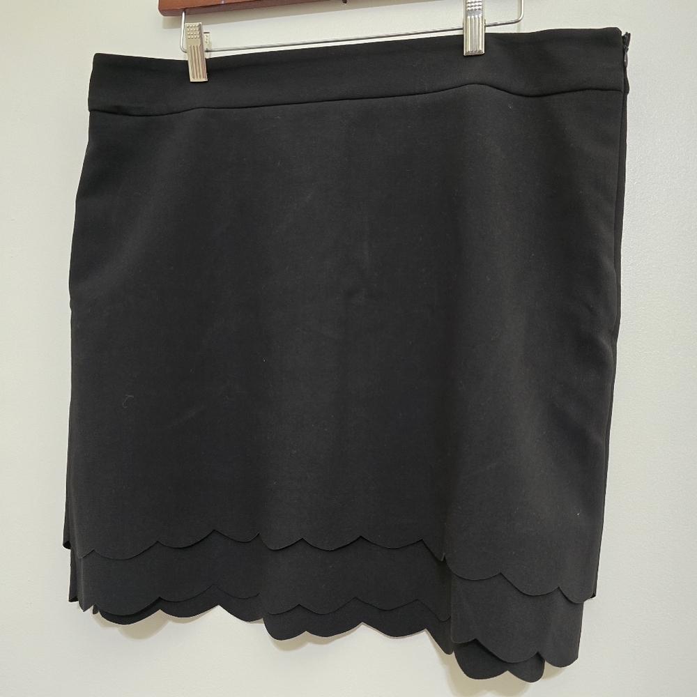 LOFT size 14 PETITE Pencil Straight‎ Skirt Tiered Scalloped Hem Career Black - Picture 3 of 9